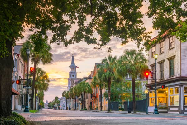 A picturesque view of a Charleston, SC, street.