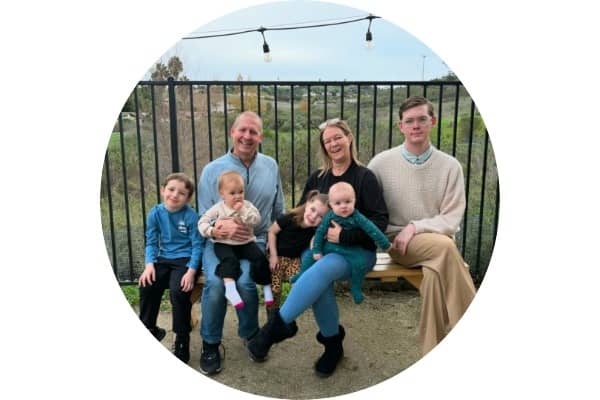 Oxi Fresh franchisees Rick and Robin Collinwood pose with their family in Henderson, NV.