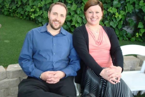 Oxi Fresh Carpet Cleaning franchisees Noah and Shannon Mitchell pose outdoors in Paradise, Nevada.